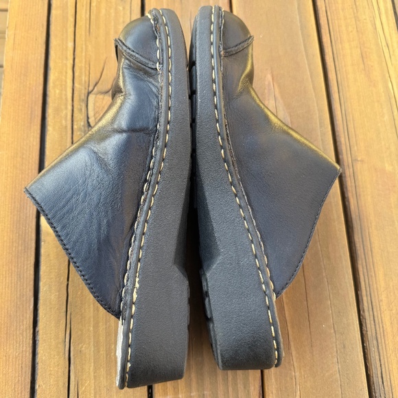 Cherokee Black Leather Clogs - Picture 4 of 10